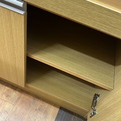 【リユ-スのサカイ広島石内店】ジモティ割！2枚扉食器棚/クリ-ニング済み/HG-7306/広島市 家具　佐伯区 家具　南区 家具　西区 家具　東区 家具　中区 家具　安佐南区 家具　安佐北区 家具　安芸区 家具　府中町 家具　海田町 家具　熊野町 家具　坂町 家具　廿日市市 家具の画像