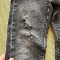 キッズ　リーバイス　ダメージデニムパンツの画像