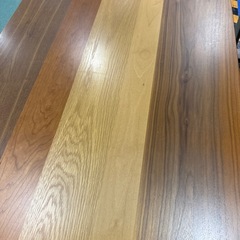 ダイニングテーブルの画像