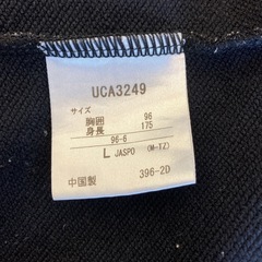 K2509-338 umbro パーカー フード付き Lサイズ ブラック 色あせ使用感有りの画像