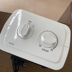 美原店 おおたけ 温調付き ミニファンヒーター MF-A622 2023年製　ホワイトの画像