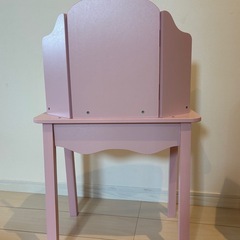 子供用ドレッサーの画像
