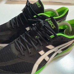 アシックス　ランニングシューズ　ブラック×グリーン　27.5cmの画像