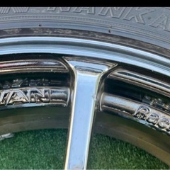 215/45r18アルミホイールとタイヤの画像