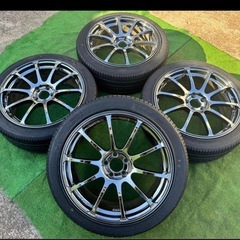 215/45r18アルミホイールとタイヤの画像