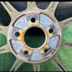 215/45r18アルミホイールとタイヤの画像