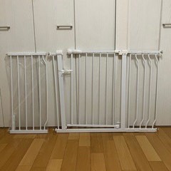 ベビーゲート（76-148cm）+ウォールセーバー4個の画像