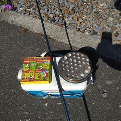 釣り竿と小さいクーラーボックス他　あげますの画像