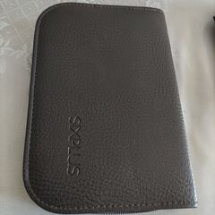メイクブラシケースと、ペンケース新品の画像