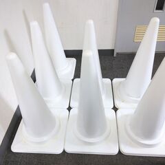 □ B ロードコーン カラーコーン セーフティコーン 白色 高さ72㎝ 7個 2個割れ有 汚れ キズ有 の画像