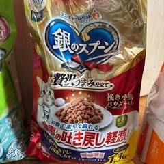 キャットフード、トイレ砂、ペットシート
の画像