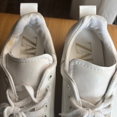 ZARA スニーカーの画像