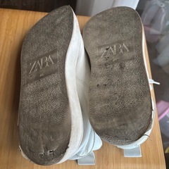ZARA スニーカーの画像