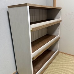 ニトリのディスプレイ絵本ラックの画像