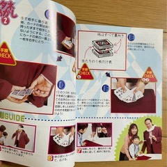 マジック用トランプ多種類と説明本とマジック用シルク2枚
の画像