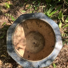 古い火鉢の画像