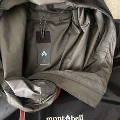 モンベル mont-bell フード付きの軽量ブラックウィンドブレーカー Lの画像