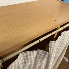 本棚(カーテン付き)の画像