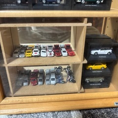 コレクターケースとミニカーの画像