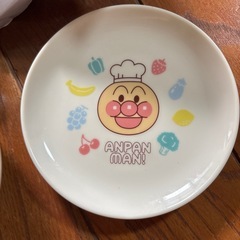 ガスト　アンパンマンクラブ　丸いお皿、取り皿2個セット、バラ売り可能。新品　非売品の画像