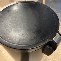 【9月29日まで値下げ】黒色　踏んで開ける楽ちんゴミ箱の画像