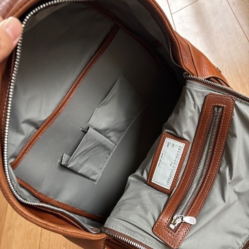 【美品】ブルネロクチネリ　レザーリュック　バックパック　ロゴ　A4収納　ブラウン 美品】ブルネロクチネリ レザーリュック バックパック ロゴ A4
