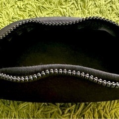👜【新品未使用】シンプルな肩掛けバッグ✨オールブラック／男女問わず使いやすいデザインの画像