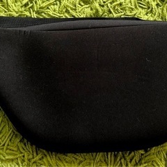 👜【新品未使用】シンプルな肩掛けバッグ✨オールブラック／男女問わず使いやすいデザインの画像
