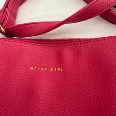 ピンクショルダーバッグの画像