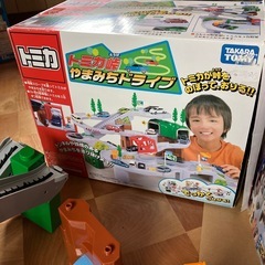 トミカ　やまみちドライブとトミカビル２点セットの画像