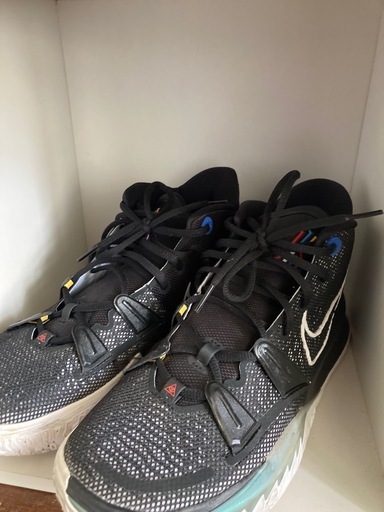 スニーカー(NIKE カイリー)