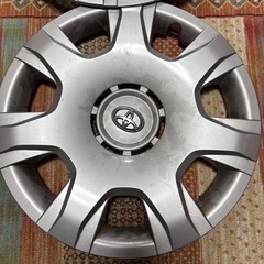 ハイエース純正ホイールキャップの画像