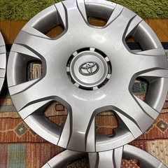 ハイエース純正ホイールキャップの画像
