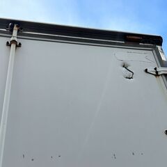 3.9坪/外寸長さ6M+40cm　●中型保冷断熱コンテナ、鍵付き、訳あり、雨漏り無し　●バイクガレージ.作業場工場.資材農機具　●福岡発の画像