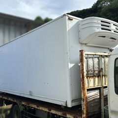 3.9坪/外寸長さ6M+40cm　●中型保冷断熱コンテナ、鍵付き、訳あり、雨漏り無し　●バイクガレージ.作業場工場.資材農機具　●福岡発の画像