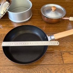 鍋、フライパン、蒸し器の画像