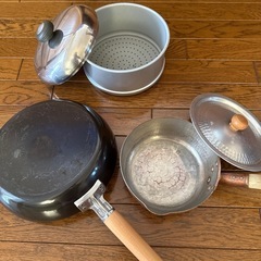 鍋、フライパン、蒸し器の画像