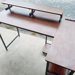 【B264】美品　パソコン・ゲーミングデスク　L字型　モニター台・収納棚　木製天板　コンセント付きの画像