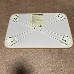 折りたたみテーブルの画像