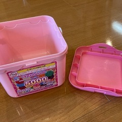 アクアビーズ　入れ物、アクセサリーパーツ、見本、女の子の画像
