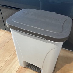 キッチン　ゴミ箱