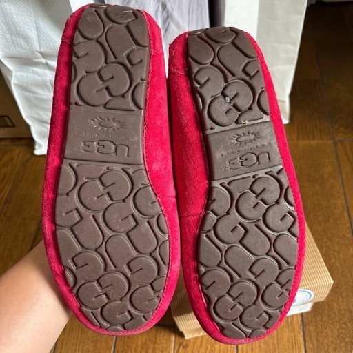 UGG モカシン　赤