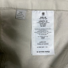 ジッパーポケット付きのベージュのRAW CARGOパンツ の画像