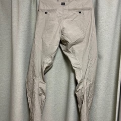 ジッパーポケット付きのベージュのRAW CARGOパンツ の画像