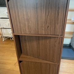 DIYで作ったテーブルに使えるカラーボックスの画像