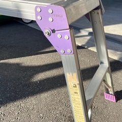 ALINCO アルミ合金制 足場台 PXGV-510FK 天板サイズ 880×300 高さ550 耐荷重100Kg 折りたたみ式 脚立 2段  洗車台 コンパクト 中古品 ④の画像