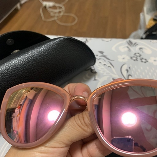Guesサングラス