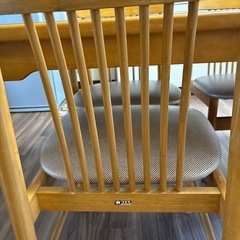 ダイニングテーブルの画像