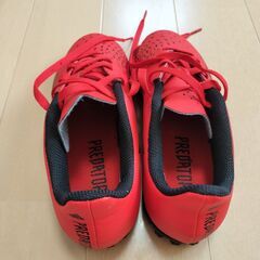サッカー用トレーニングシューズ（21.5センチ）の画像