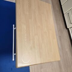 折り畳みテーブルの画像